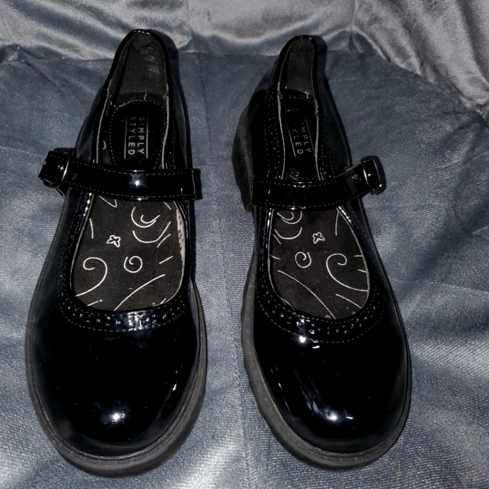 Simply Styled Black Girls Shoes